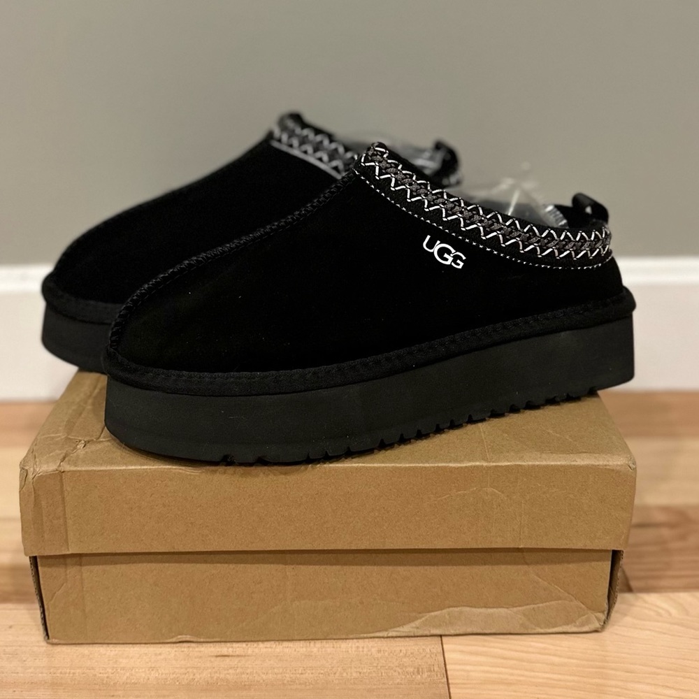 Women size 9 UGG Tazz Maxi